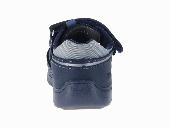 Sandalia infantil VAVITO color azul marino con punta cerrada y correa de velcro.