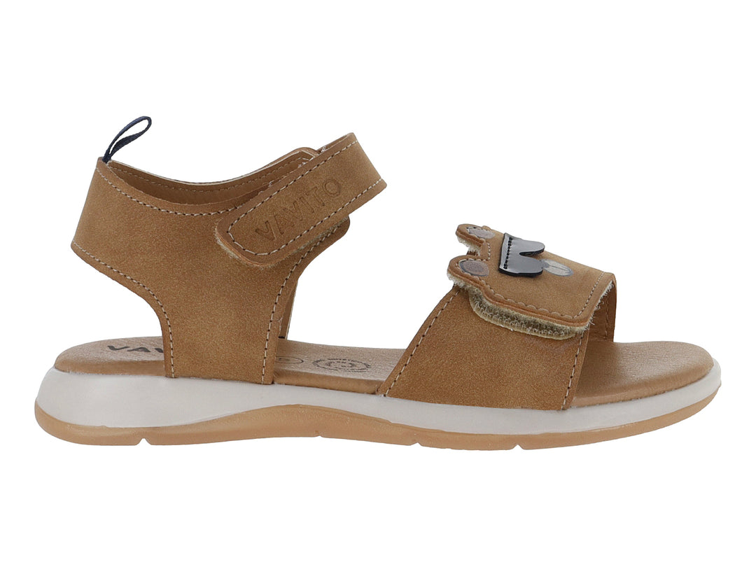 Sandalia VAVITO color camel para niña con correa de velcro y suela blanca.