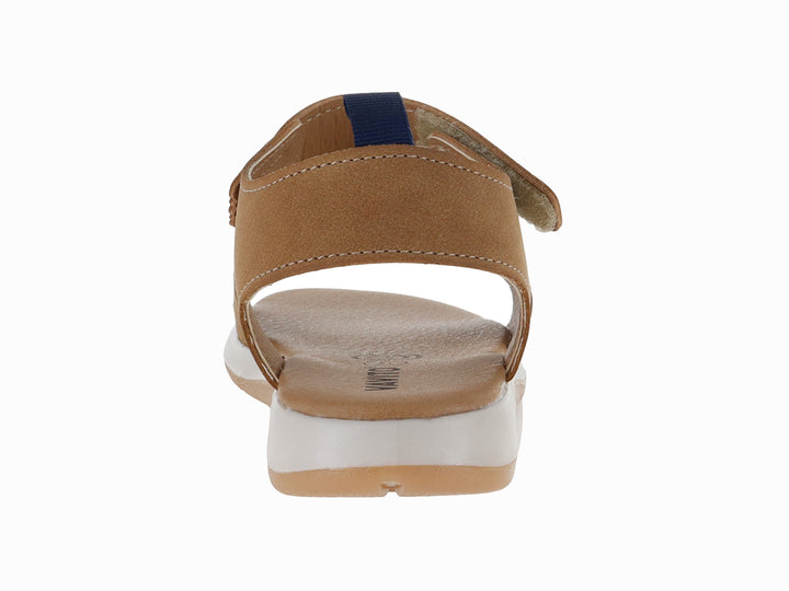 Sandalia VAVITO color camel para niña con correa de velcro y suela blanca.