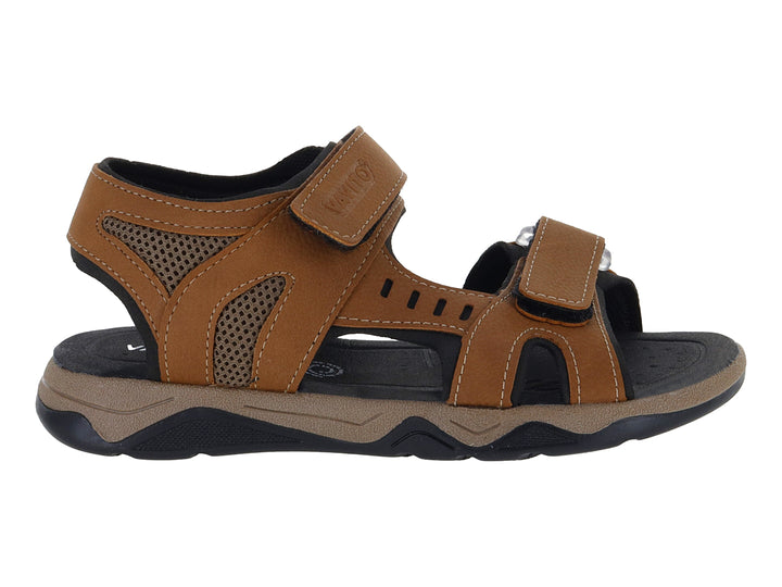 Sandalia color camel con correas ajustables de velcro y suela negra.