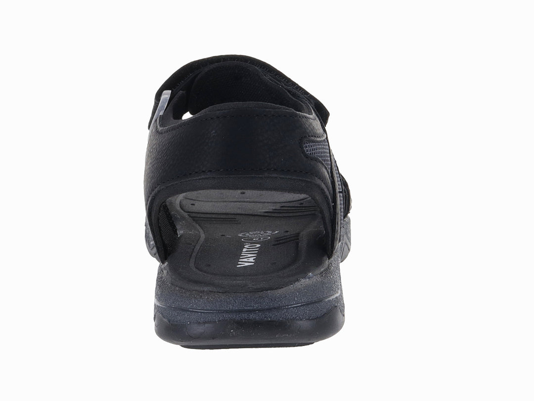 Sandalia deportiva color negro con detalles en gris y cierres de velcro.