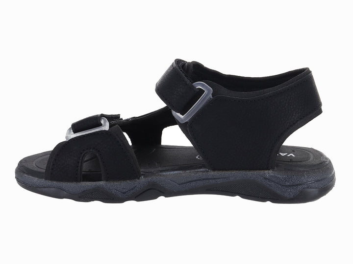 Sandalia deportiva color negro con detalles en gris y cierres de velcro.