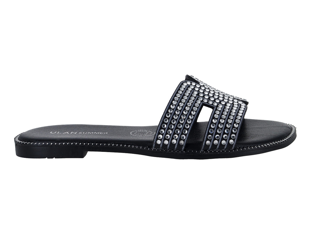 Sandalias planas color negro para mujer con tiras decoradas con brillantes.