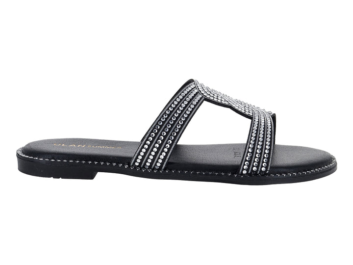 Sandalia plana color negro con tiras decoradas con brillantes plateados.