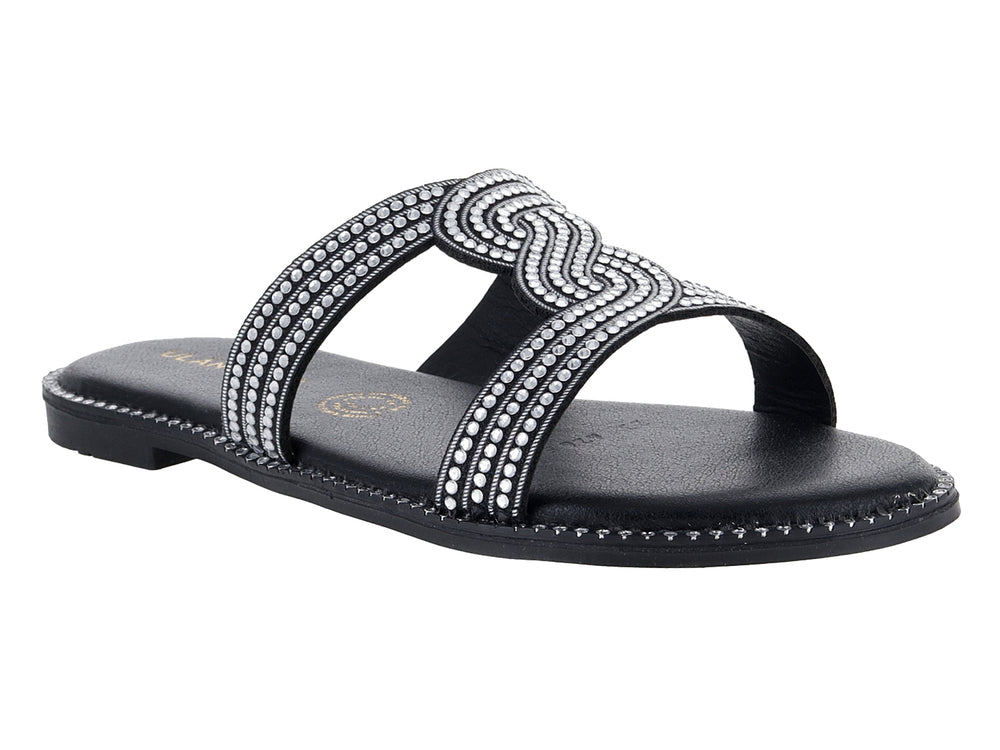Sandalia plana color negro con tiras decoradas con brillantes plateados.