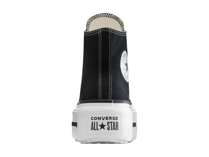 Tenis Converse All Star de caña alta en color negro con suela de plataforma blanca y agujetas blancas.