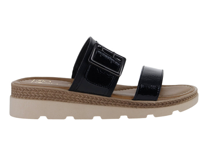 Sandalias negras de charol con plataforma beige y hebilla decorativa para mujer.