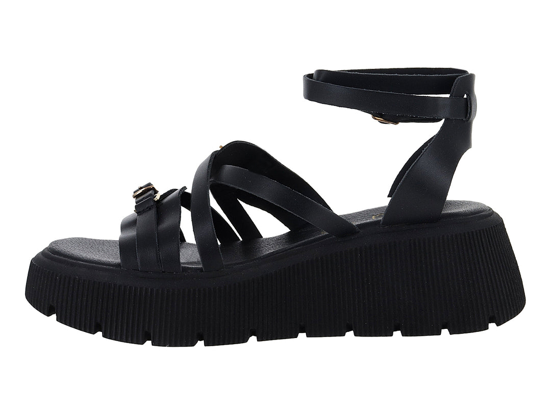 Sandalias negras de plataforma con suela track y correas ajustables con hebillas doradas.