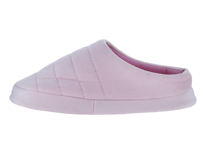 Pantufla de tela color rosa con diseño cerrado y textura suave.