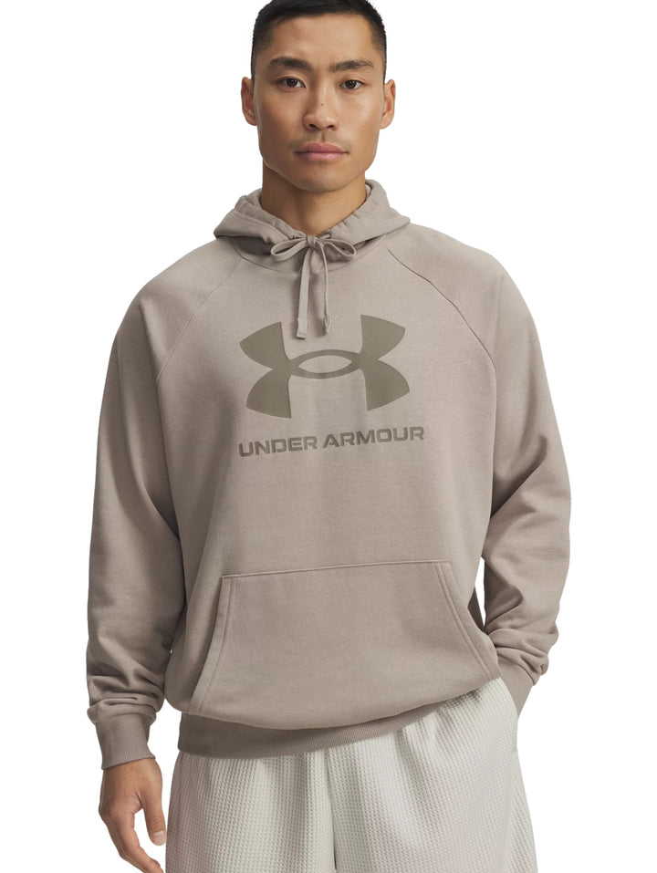 Sudadera con capucha Under Armour en color marrón con logotipo frontal.