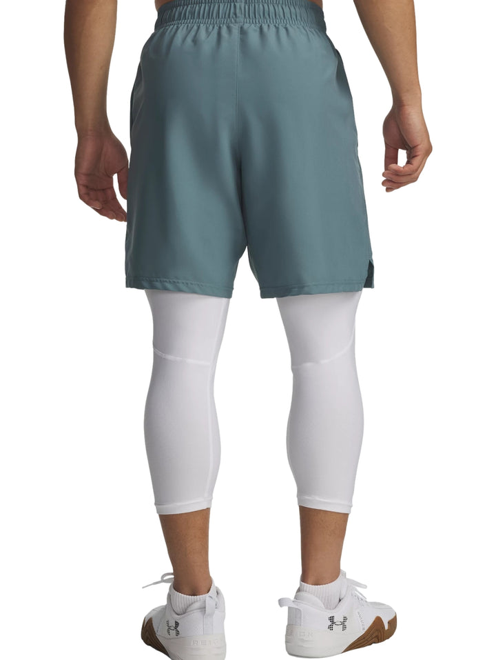 Shorts deportivos color azul de Under Armour con logotipo lateral blanco.
