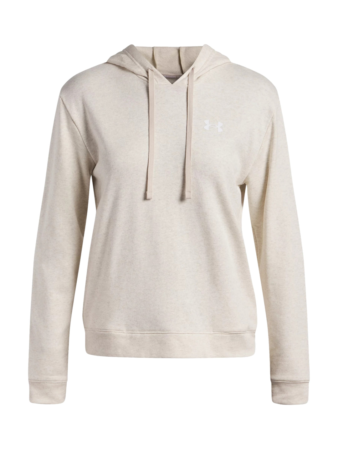 Mujer vistiendo sudadera con capucha Under Armour en color beige claro.