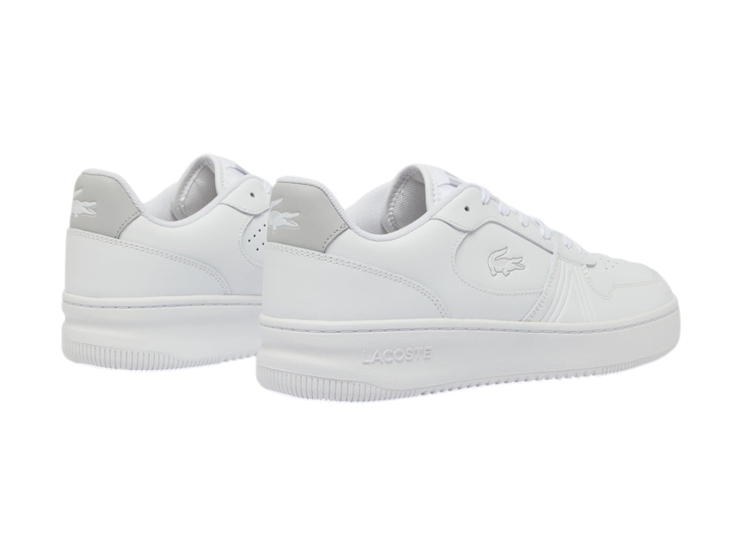 Tenis Lacoste blancos de corte bajo con talón gris y suela blanca.