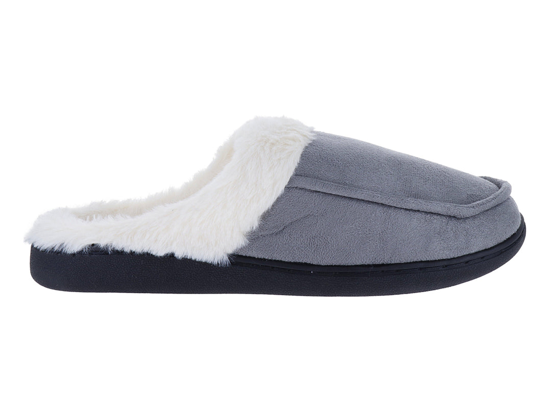 Pantufla gris con forro interior de peluche blanco y suela negra.