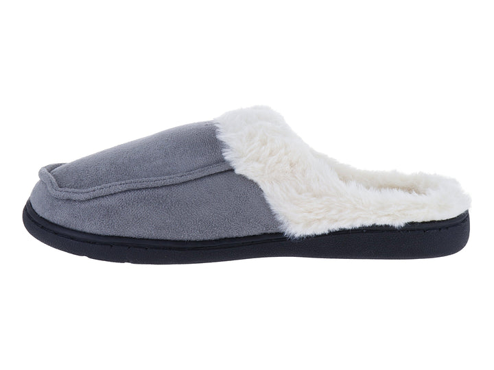 Pantufla gris con forro interior de peluche blanco y suela negra.