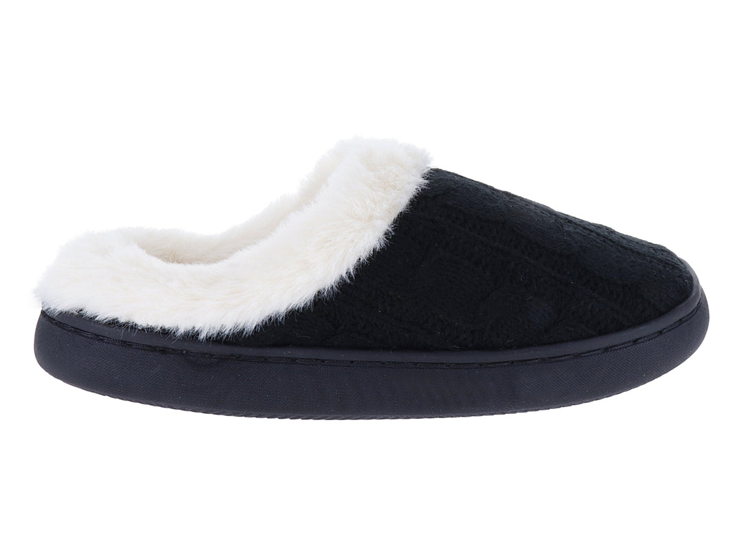 Pantufla negra con forro interior de peluche blanco.