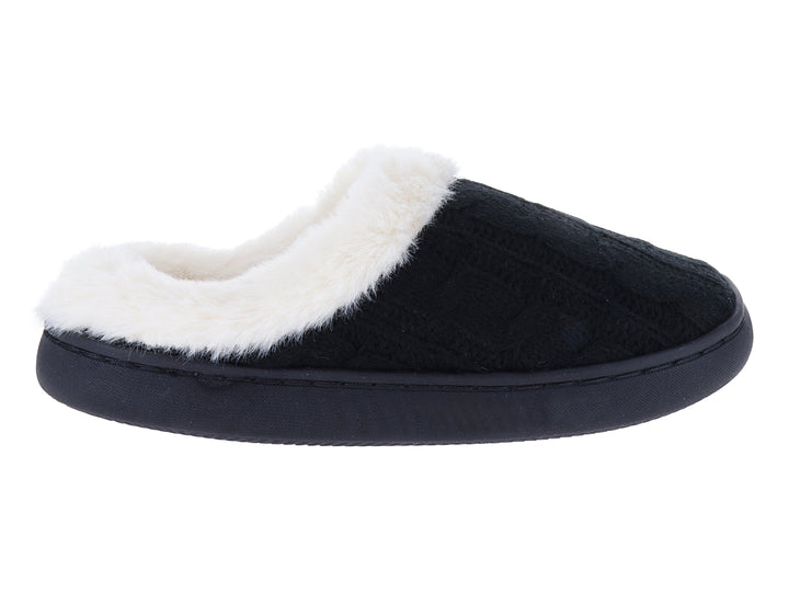 Pantufla negra con forro interior de peluche blanco.
