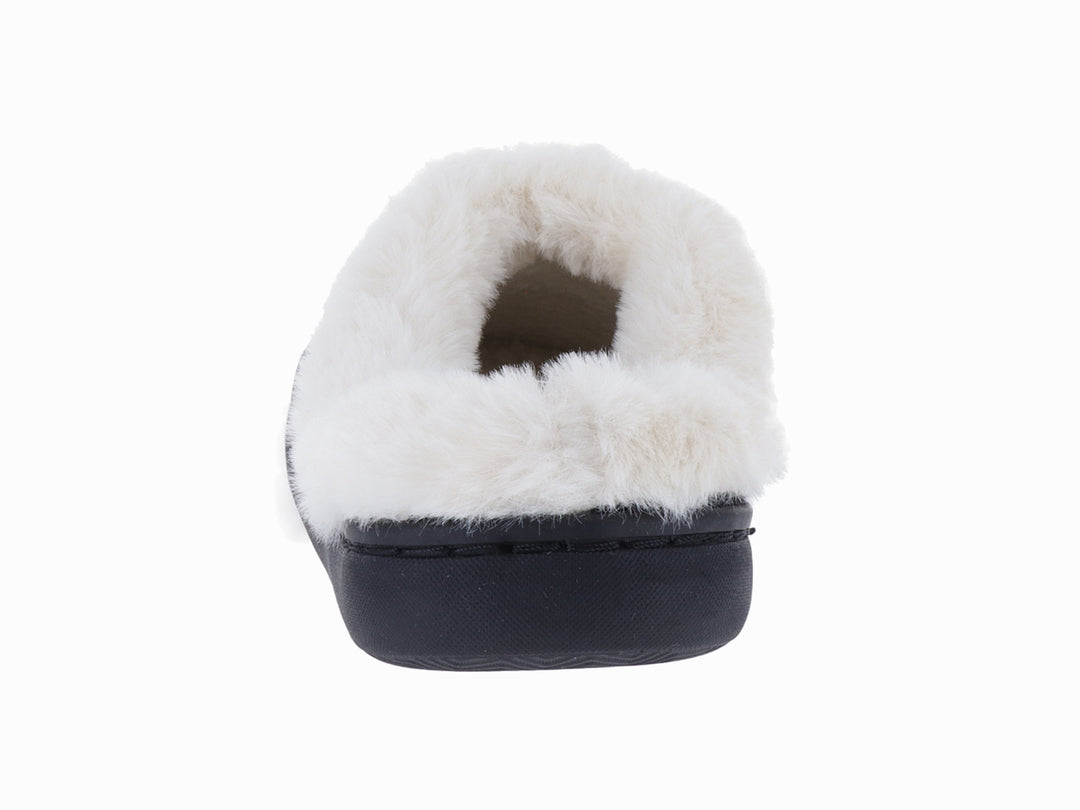 Pantufla negra con forro interior de peluche blanco.