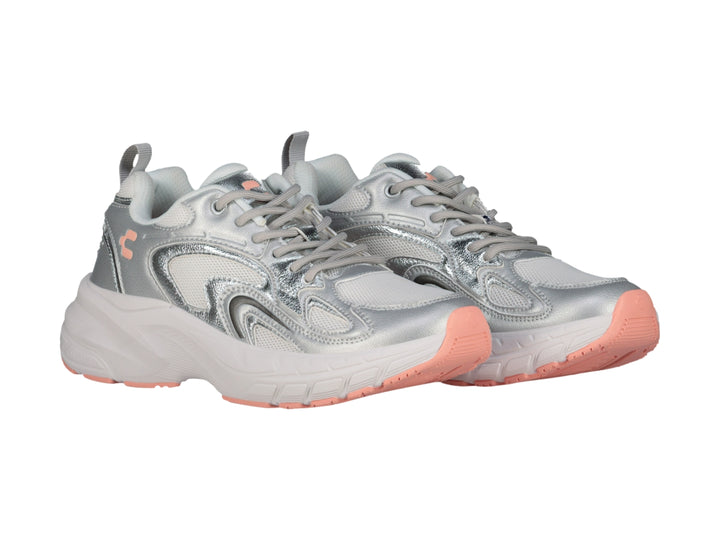 Tenis Charly color gris metálico con suela blanca y detalles en rosa, estilo fashion sport.