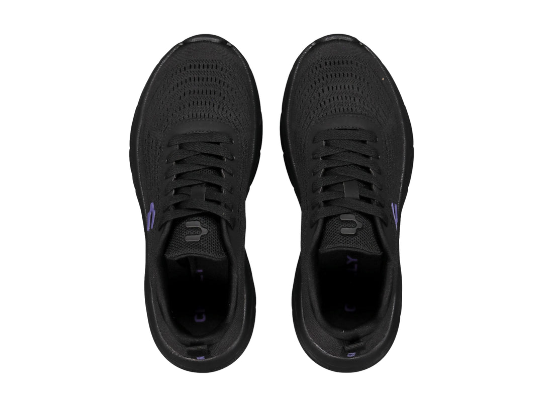 Tenis deportivos Charly color negro con detalle en morado y suela robusta.