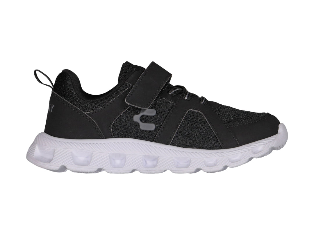 Tenis deportivos Charly color negro con suela blanca y cierre de velcro para niños.