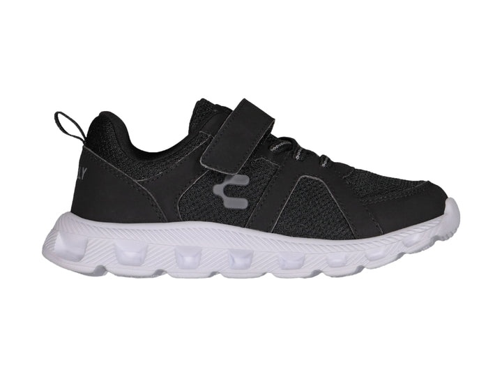 Tenis deportivos Charly color negro con suela blanca y cierre de velcro para niños.