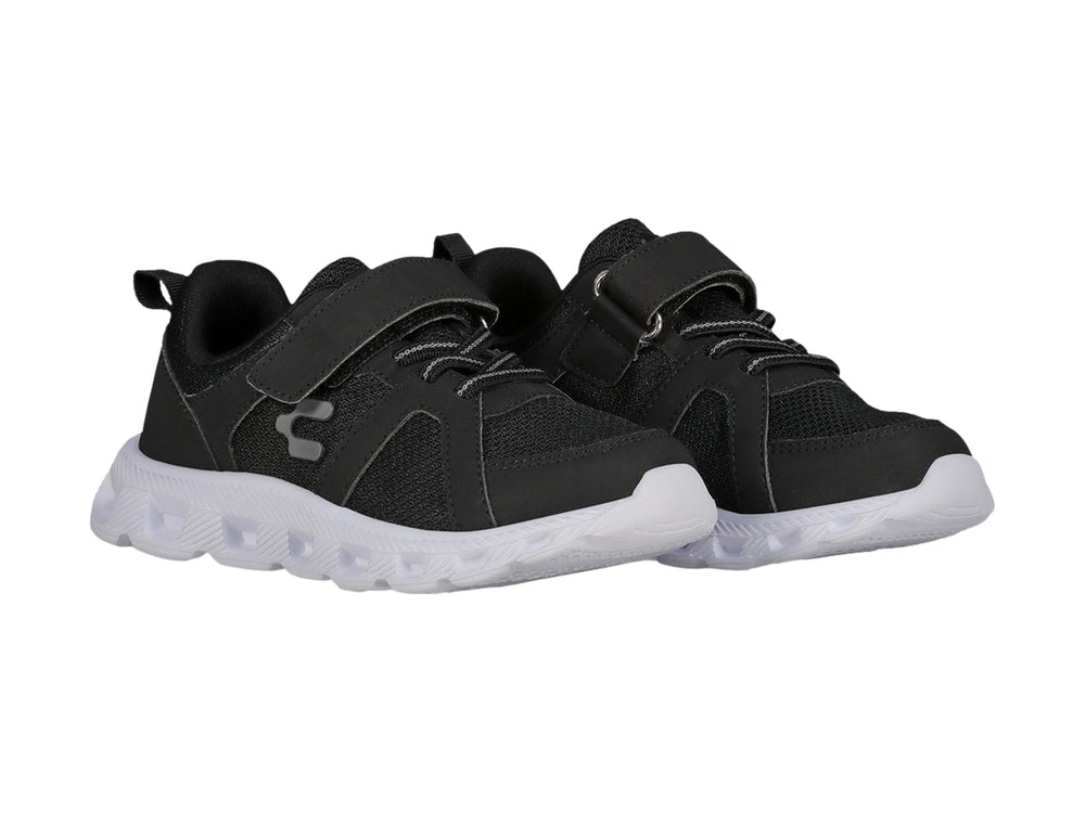 Tenis deportivos Charly color negro con suela blanca y cierre de velcro para niños.