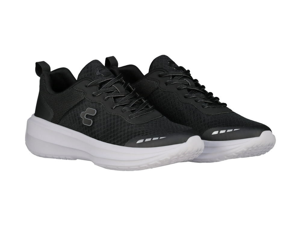 Tenis Charly Road Casual en color negro con suela blanca y tejido transpirable.