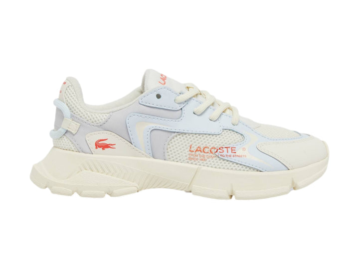 Tenis deportivos Lacoste en colores blanco roto y gris claro con suela gruesa y detalles en malla.