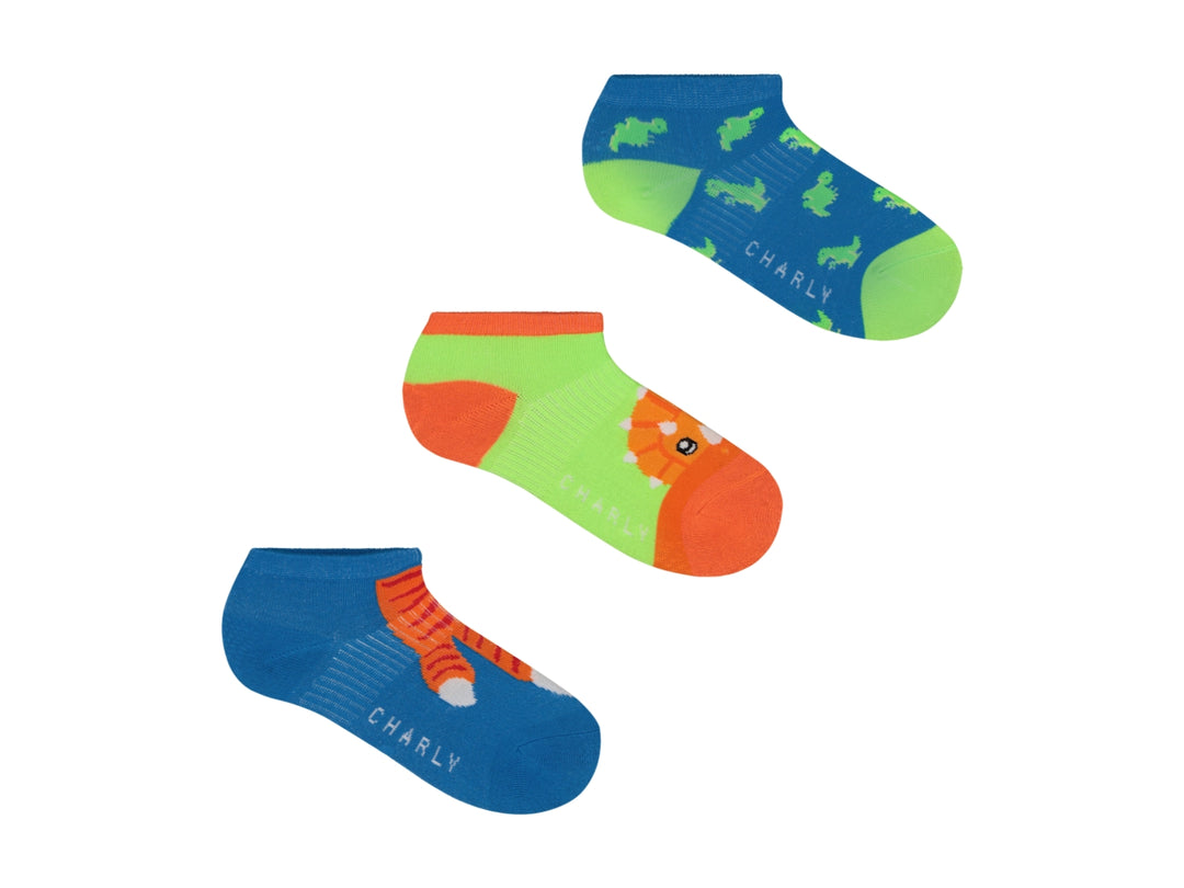 Set de tres pares de calcetines para niño marca Charly en colores azul, verde y naranja.