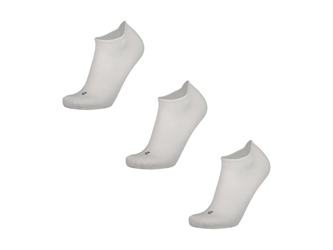 Set de tres calcetines blancos de la marca Charly para hombre.