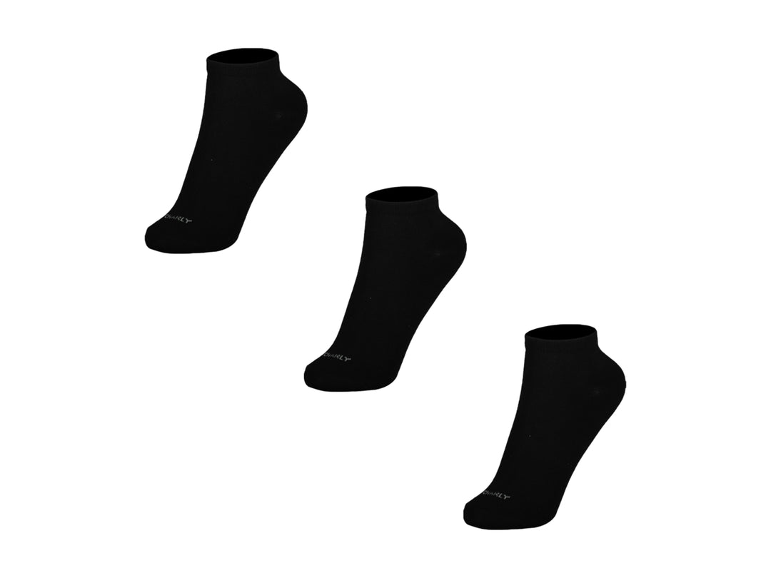 Set de tres calcetines cortos de color negro marca Charly.