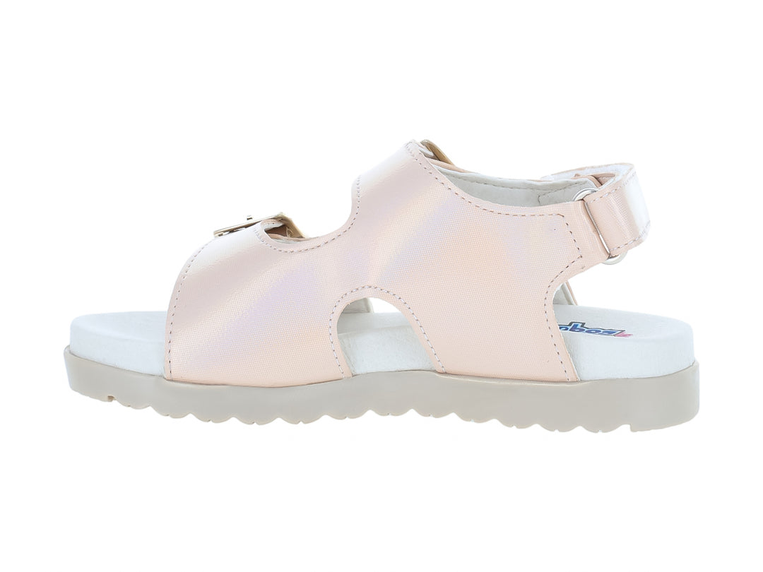 Sandalia para niña color oro con dos hebillas metálicas y suela blanca.