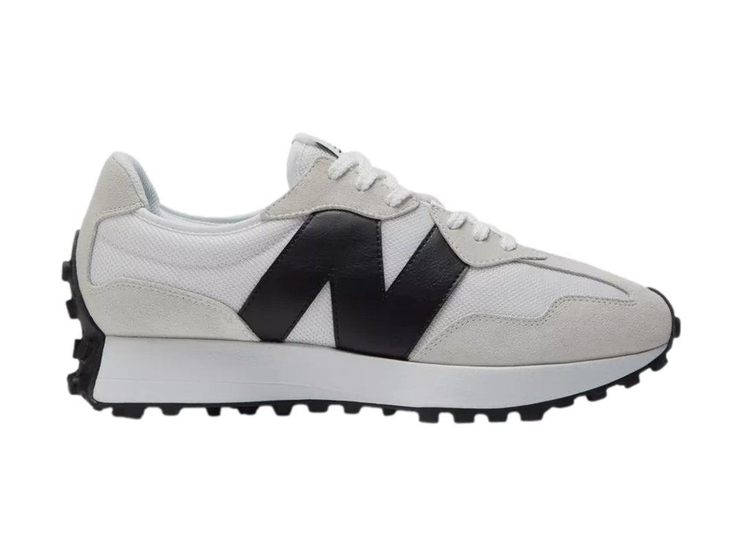 Tenis New Balance 327 color blanco con logotipo y suela negra.