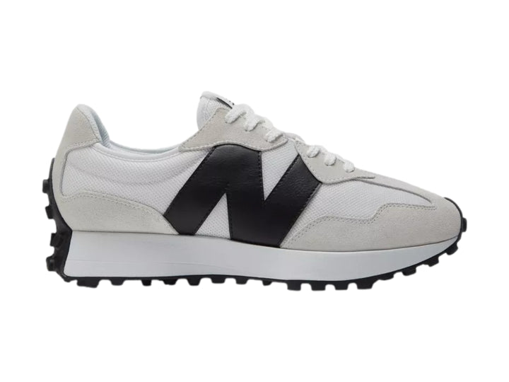 Tenis New Balance 327 color blanco con logotipo y suela negra.