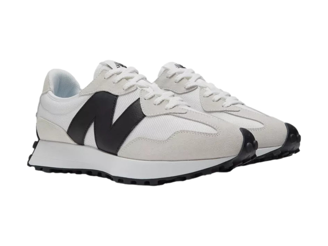 Tenis New Balance 327 color blanco con logotipo y suela negra.
