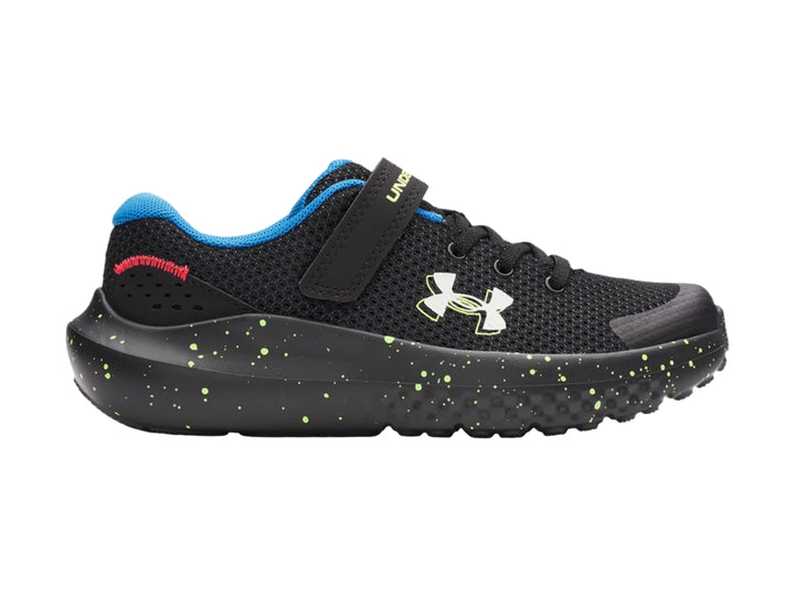 Tenis deportivos Under Armour color negro con detalles en azul y verde lima.