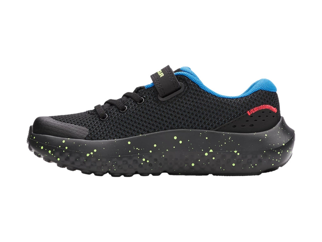 Tenis deportivos Under Armour color negro con detalles en azul y verde lima.