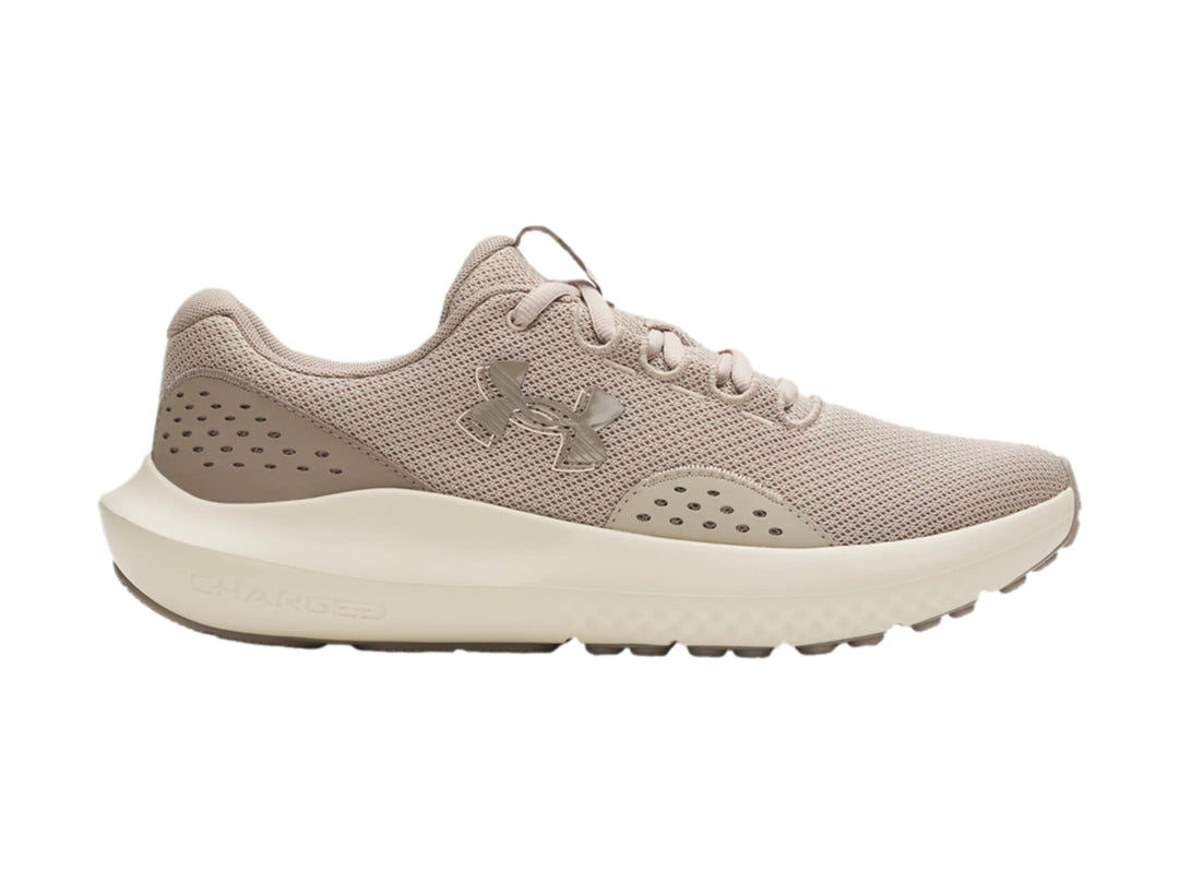 Tenis Under Armour Charged Surge 4 Café para Hombre