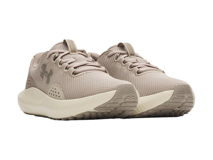 Tenis Under Armour Charged Surge 4 Café para Hombre