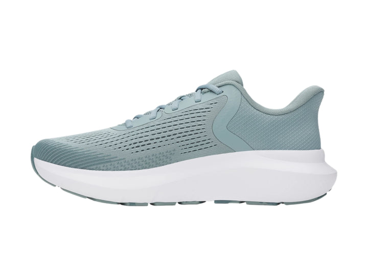 Tenis deportivos Under Armour Charged Rogue 5 en color verde con suela blanca.