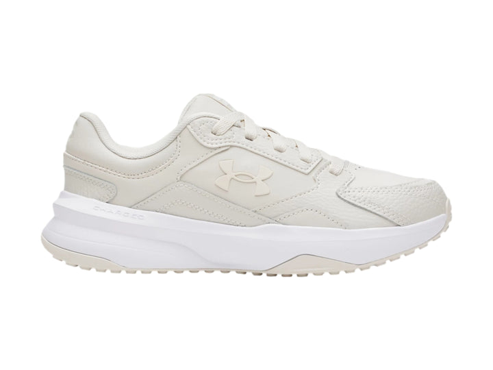 Tenis deportivos Under Armour de color blanco con acabado en cuero sintético.