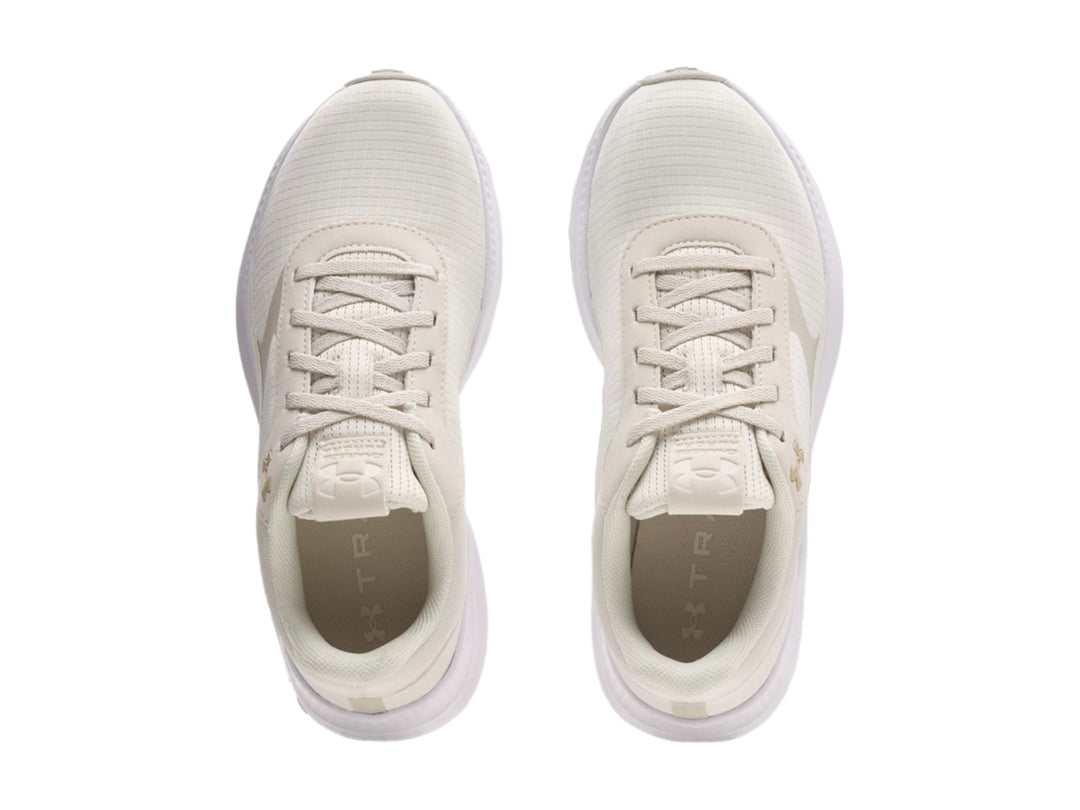 Tenis deportivos Under Armour color blanco con suela blanca y diseño minimalista.