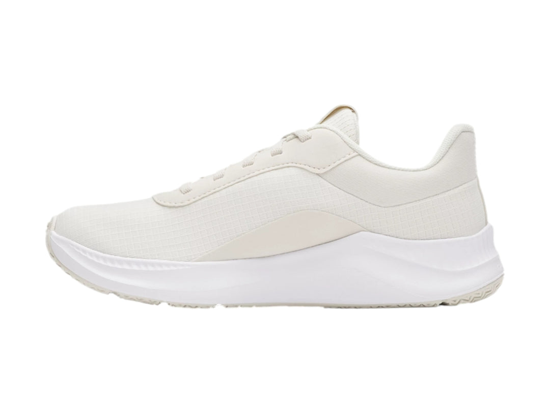 Tenis deportivos Under Armour color blanco con suela blanca y diseño minimalista.