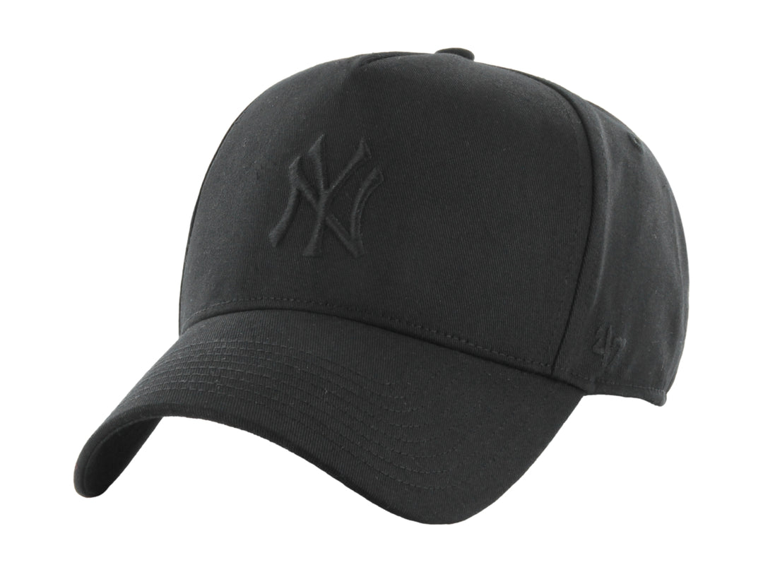 Gorra de béisbol color negro con logotipo bordado en el frente y visera curva.