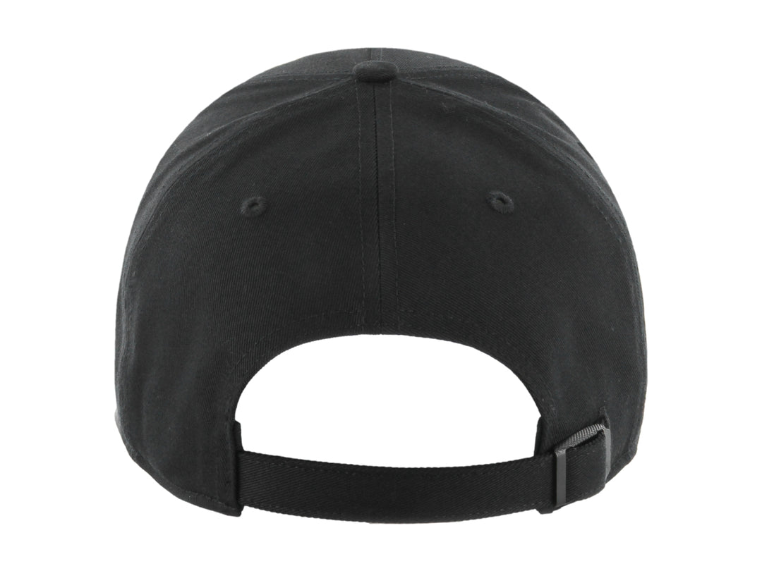 Gorra de béisbol color negro con logotipo bordado en el frente y visera curva.
