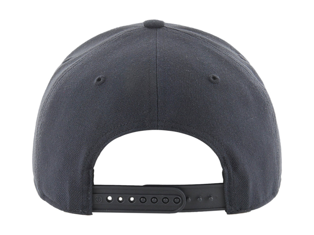 Gorra de béisbol color azul marino con logo de los New York Yankees en blanco al frente.