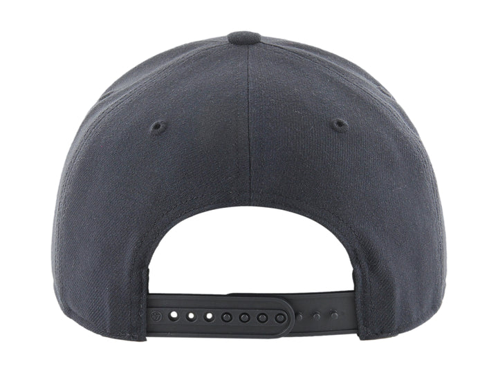 Gorra de béisbol color azul marino con logo de los New York Yankees en blanco al frente.
