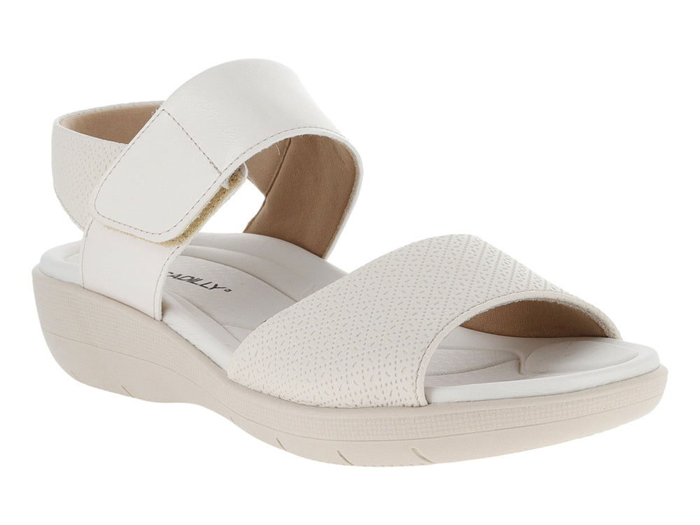 Sandalia Piccadilly color off white con plataforma baja y correa ajustable en el tobillo.