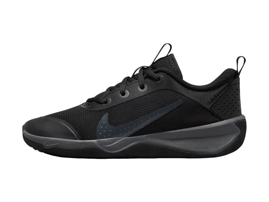 Tenis Nike Omni Multi-Court Negro para Niño